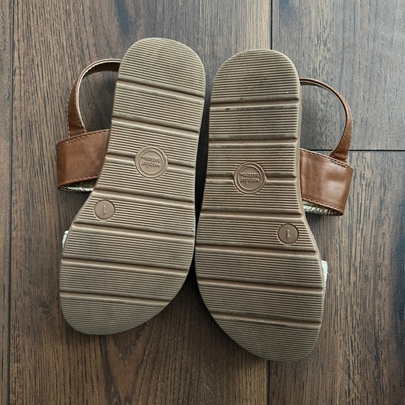 Girls Brown strap sandals. - Picture 3 of 5